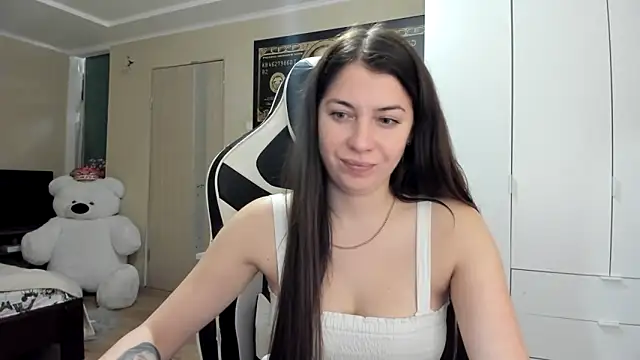 EmiLovsi online show from October 12, 9:17 pm