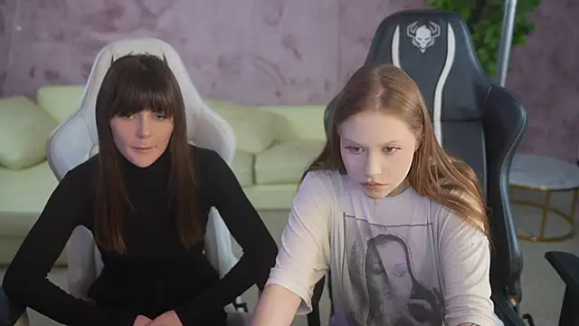 Esmie Smile online show from November 1, 3:27 pm