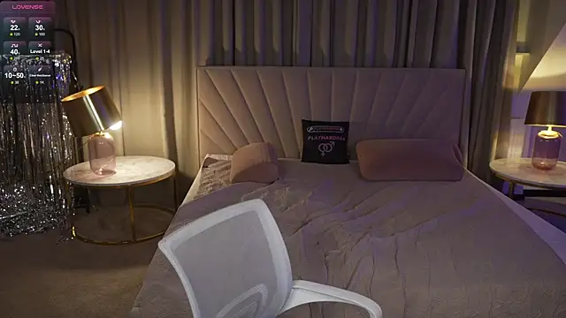 Esmie Smile online show from November 25, 7:26 pm