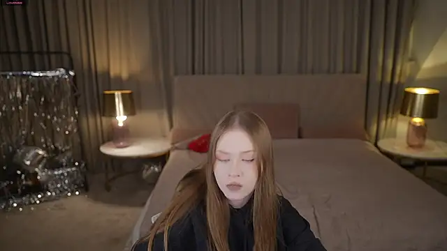 Esmie Smile online show from September 27, 6:26 pm