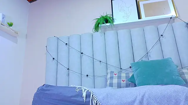 RiriiBrunette   online show from February 13, 8:10 pm