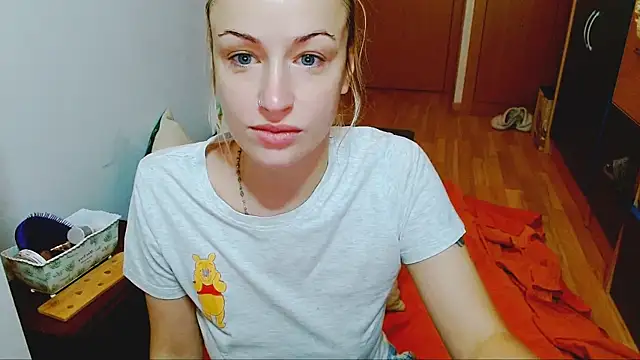 Snapshot of SatinQueen90 chatting on October 22, 6:29 am SatinQueen90 online show from October 22, 6:29 am