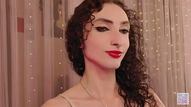 Snapshot of Queen_of_tease chatting on October 16, 6:10 pm Queen of tease online show from October 16, 6:10 pm