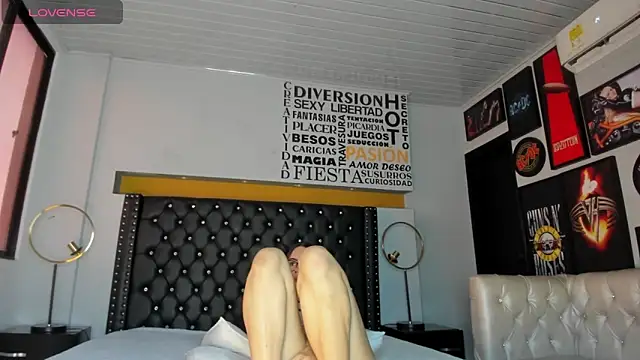 lesly cutee online show from December 14, 12:22 pm