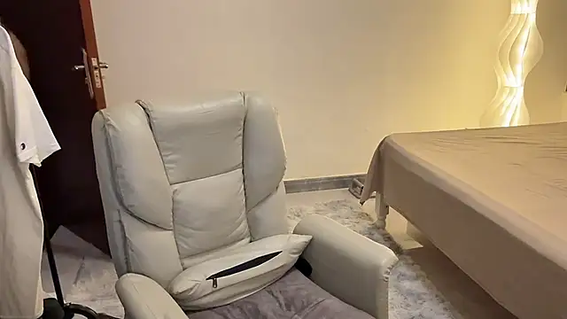 Robin-o3 online show from April 20, 6:11 pm