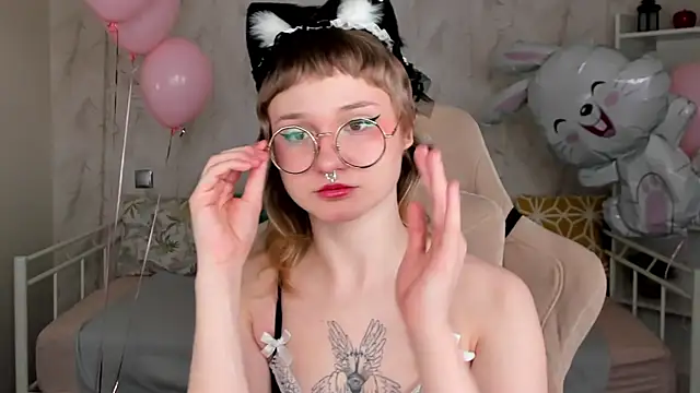 Tori Cutie online show from April 11, 12:39 am