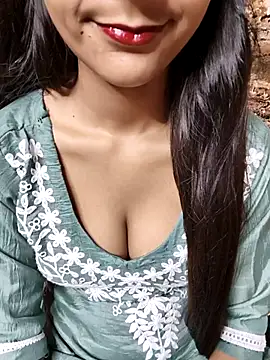 Snapshot of Indian-Aleena chatting on October 12, 6:10 pm Indian-Aleena online show from October 12, 6:10 pm
