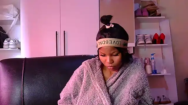 Snapshot of Seductive_Yellow_Titties chatting on September 20, 10:35 am Seductive Yellow Titties online show from September 20, 10:35 am