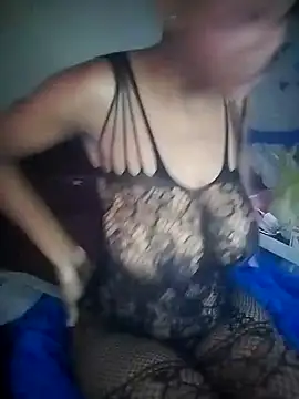 Snapshot of Seductive_Yellow_Titties chatting on September 18, 8:02 am Seductive Yellow Titties online show from September 18, 8:02 am