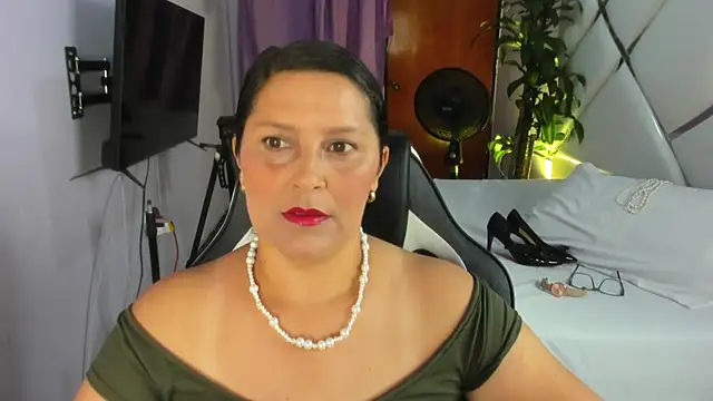 KikaDuque online show from November 24, 8:00 pm