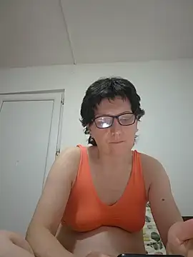 Vera Elle online show from April 19, 6:10 pm