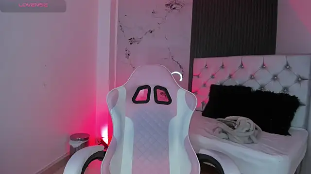 chloesagee online show from November 14, 10:10 pm