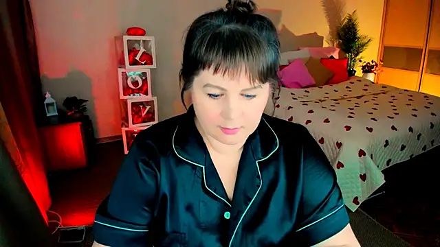 CrystaalStaar online show from February 18, 7:35 pm