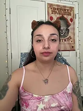 CharmingMaddie online show from April 18, 7:58 pm