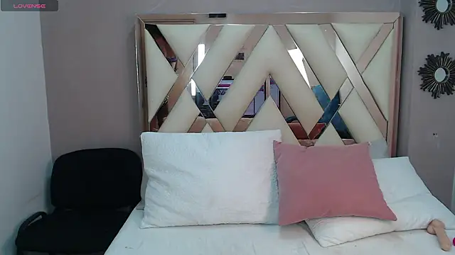 Violett Salvatore online show from February 15, 4:50 pm