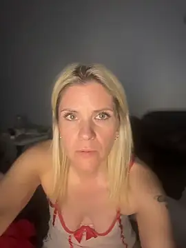 Lexi-Lux-X online show from April 9, 3:20 am