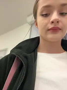 KittyQueeny online show from September 17, 2:15 pm