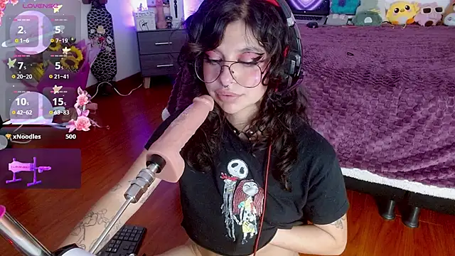 larah uwu online show from October 2, 11:54 pm