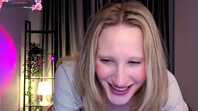 Snapshot of BiancaHelo chatting on October 20, 2:53 pm BiancaHelo online show from October 20, 2:53 pm