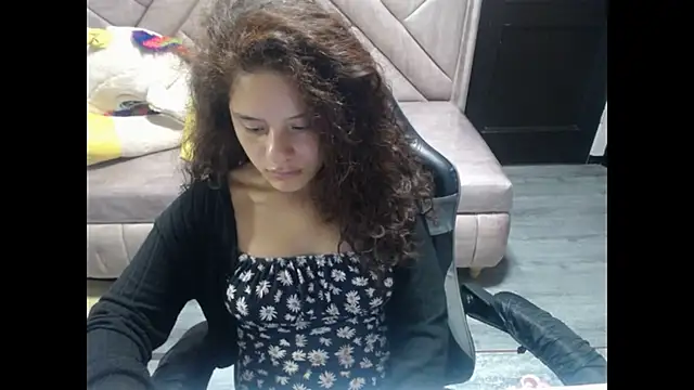 Velvet Moon V online show from October 17, 1:25 pm