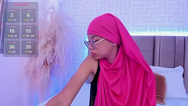 naishaa  online show from April 18, 7:58 pm