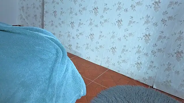 Emma Foxi online show from April 19, 6:10 pm