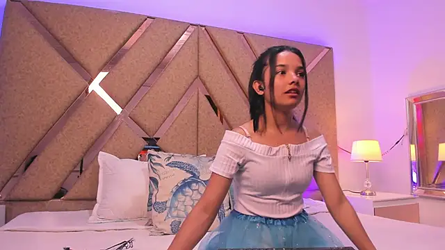 BelhaLawuo online show from November 28, 7:28 pm