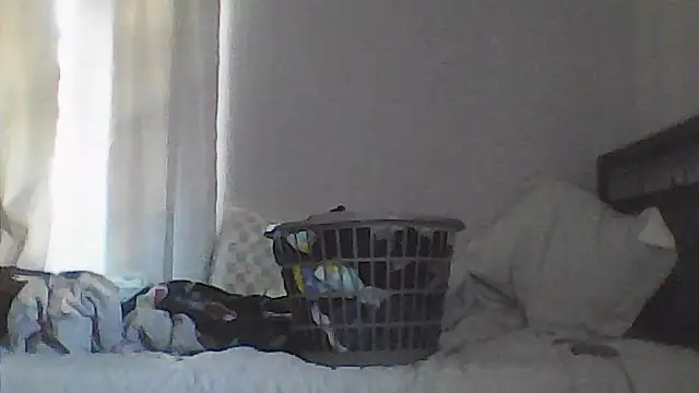 sarahkat86 online show from April 15, 10:10 pm