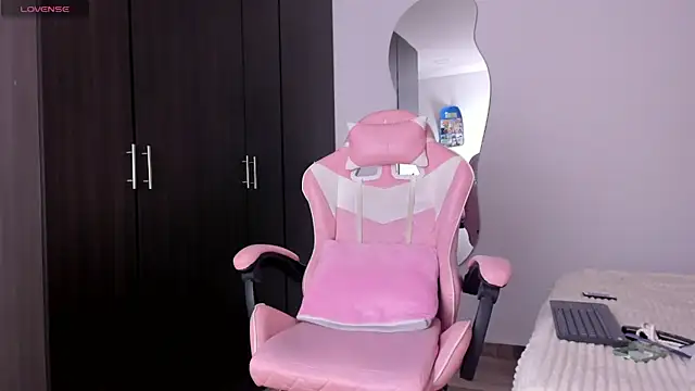 kendal hot01 online show from March 25, 7:17 pm