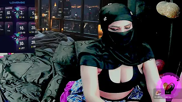 SultanaLayla online show from November 6, 8:15 pm