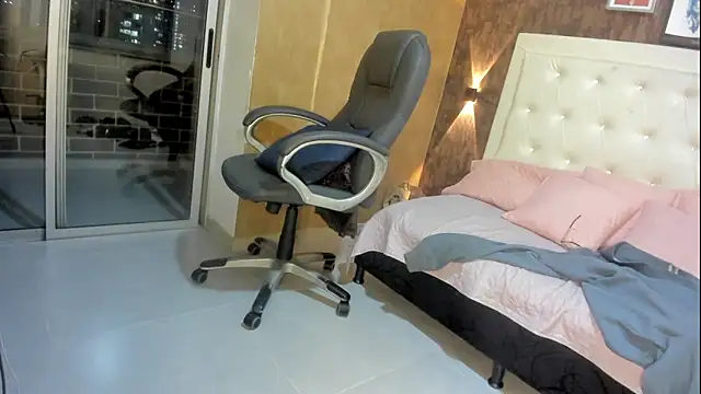 sweet  vanessa1 online show from May 4, 11:29 pm