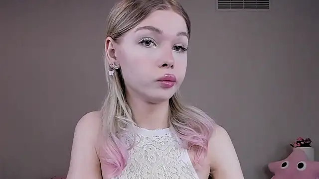 Blondy Fina online show from March 8, 4:38 am