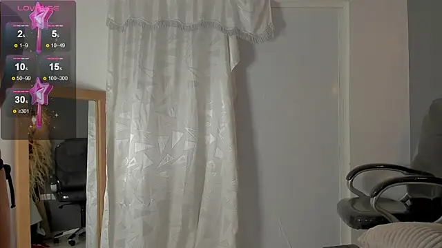 victoria decapri online show from April 8, 8:11 pm