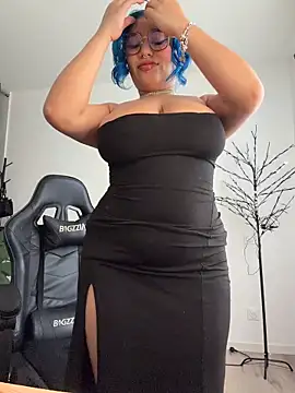 HATSUNE   online show from February 4, 10:40 am