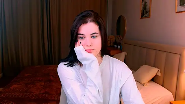 lil angel  online show from March 27, 2:13 am