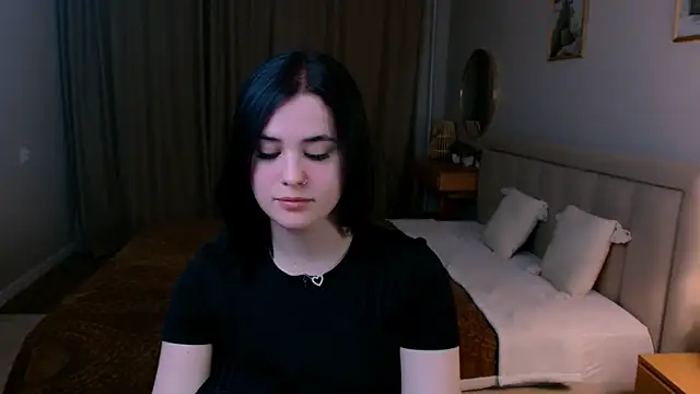 lil angel  online show from April 17, 10:45 pm