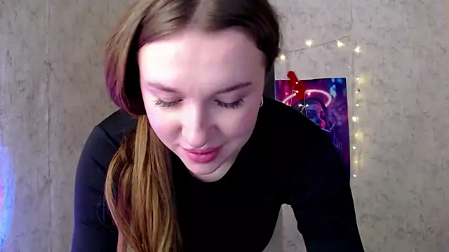 JuliaTopp  online show from February 9, 6:15 am