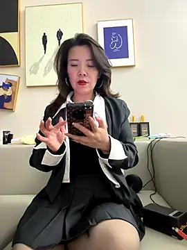 anna yngs online show from October 8, 9:46 am