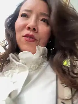 anna yngs online show from April 14, 9:31 am