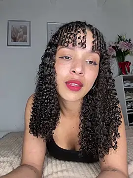 Yasmin777  online show from April 20, 12:35 am