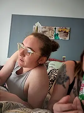 AndHerXO online show from April 3, 1:09 pm