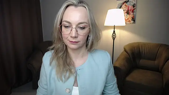 Ava Elior online show from March 19, 10:30 am