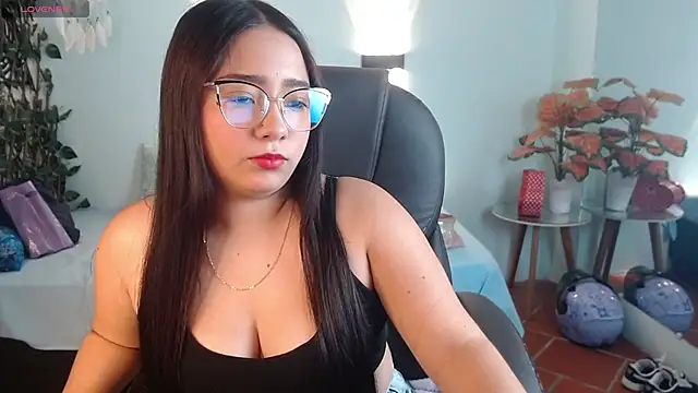 tinisweet online show from May 6, 6:23 pm