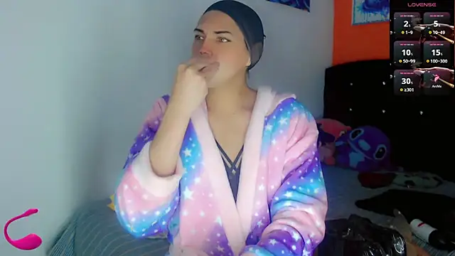 Snapshot of Estefania_foxx chatting on October 14, 11:24 am Estefania foxx online show from October 14, 11:24 am