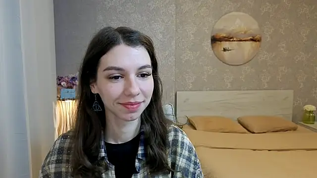 KellyShines online show from April 21, 3:08 pm