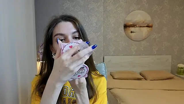 KellyShines online show from April 26, 4:16 pm