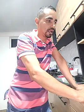 stivenlujan69 online show from December 15, 1:11 am