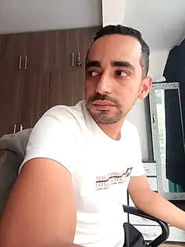 stivenlujan69 online show from February 8, 8:01 pm