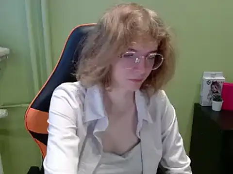 juicyPenny online show from December 5, 8:37 am