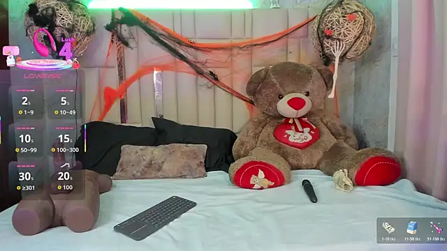 Snapshot of NikkyyRed chatting on October 28, 1:55 am NikkyyRed online show from October 28, 1:55 am